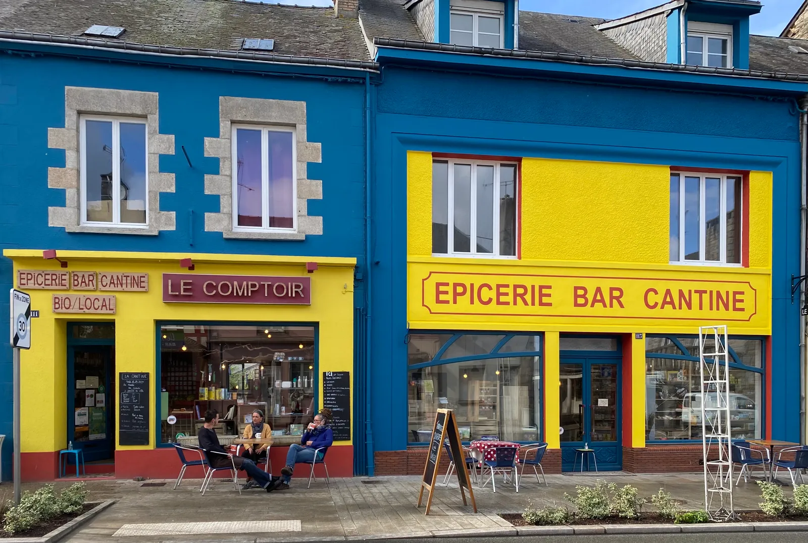 Facade du Comptoir - Epicerie Bar Cantine Bio et Local a Pre-en-Pail